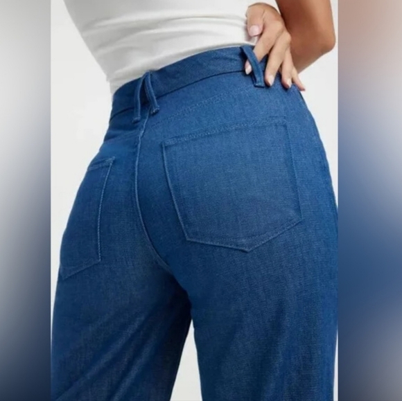 Good American Good Skate TrueBlue001 High Rise Wide Flare Leg Jeans, Size 10/30 - Picture 5 of 17